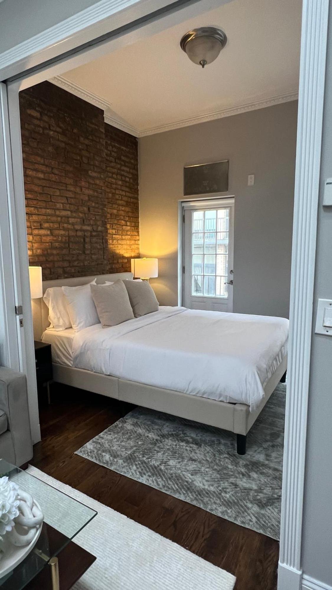 Gorgeous Exposed Brick 1 Bedroom Private Roof Deck! Apartment New York