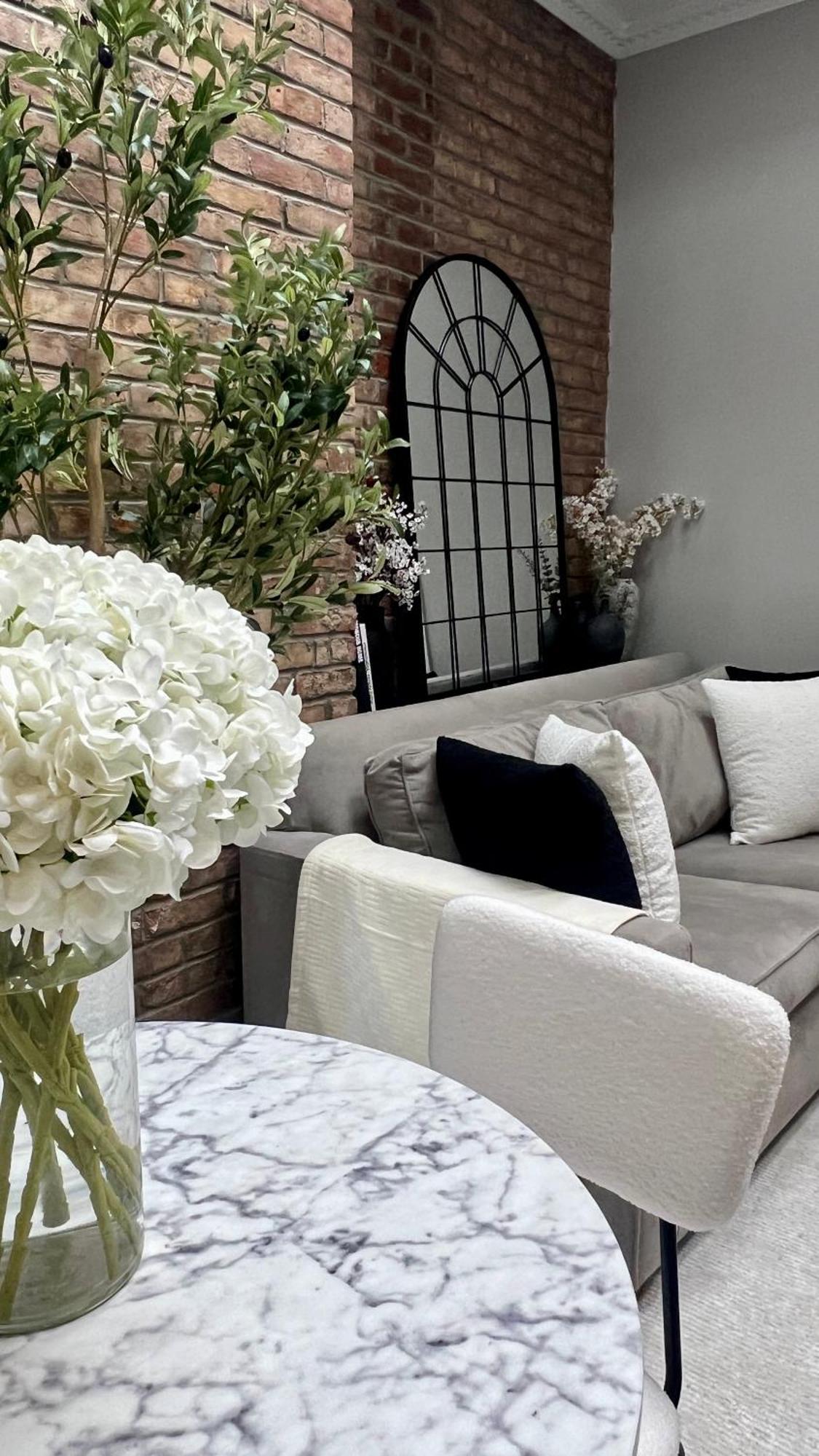 Gorgeous Exposed Brick 1 Bedroom Private Roof Deck!