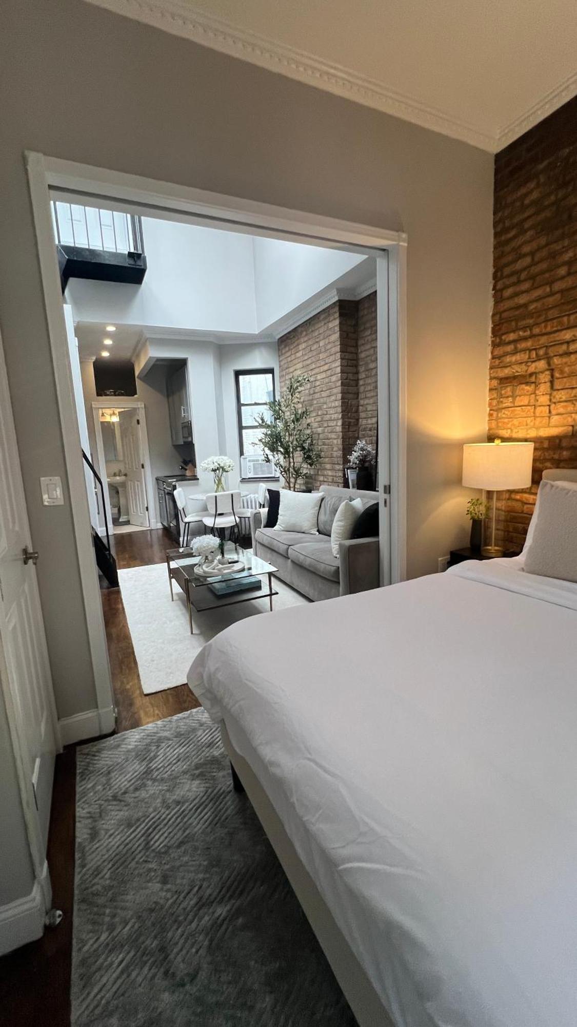 Gorgeous Exposed Brick 1 Bedroom Private Roof Deck!